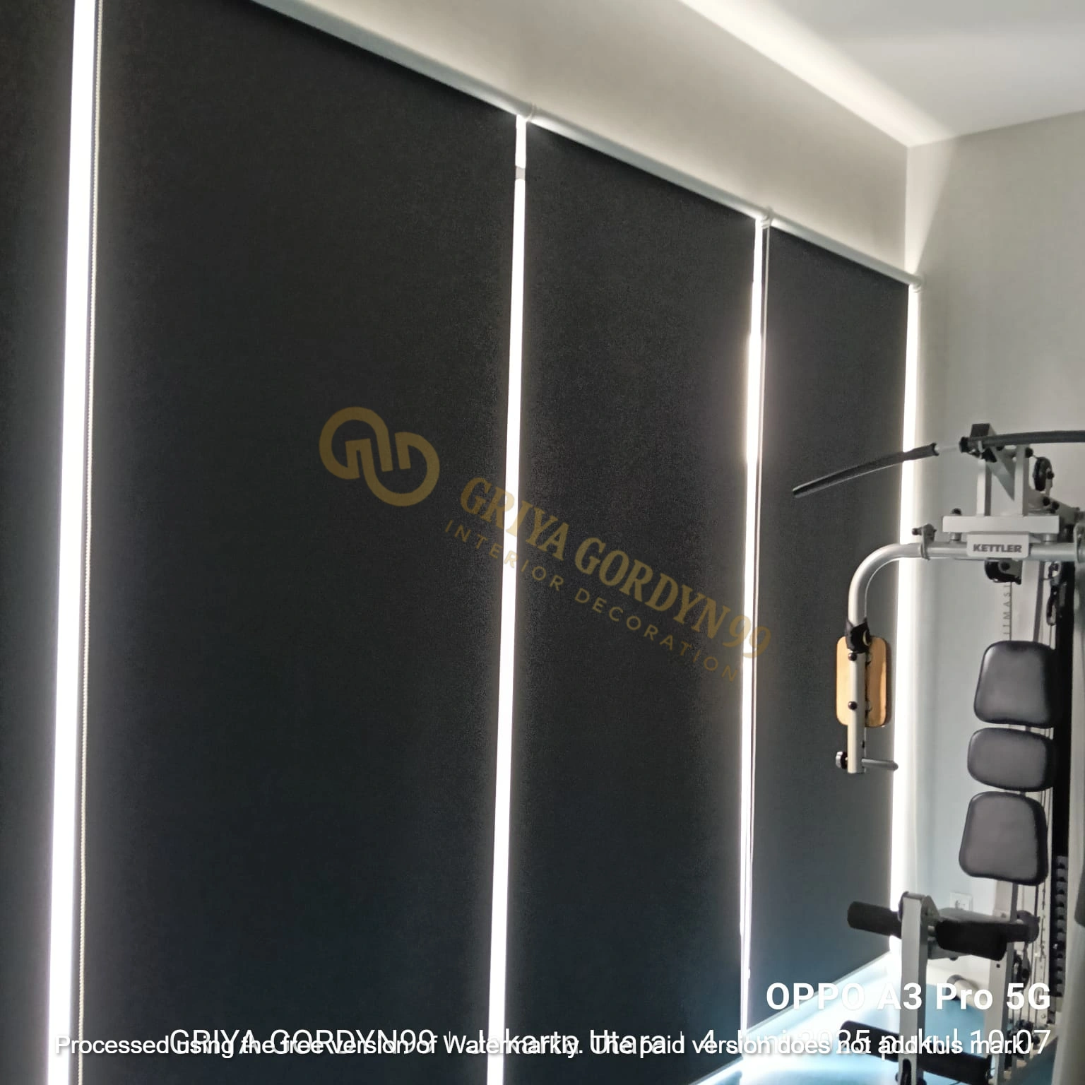Sunscreen Blinds vs Blackout Roller Blinds: Mana yang Tepat?